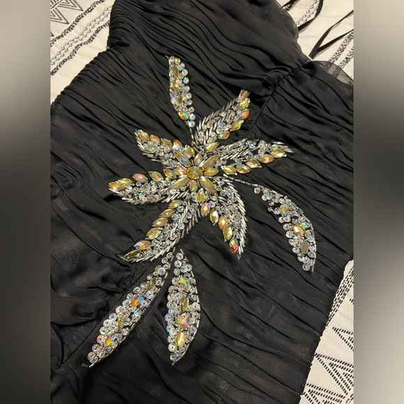 Formal Dress - Picture 3 of 5